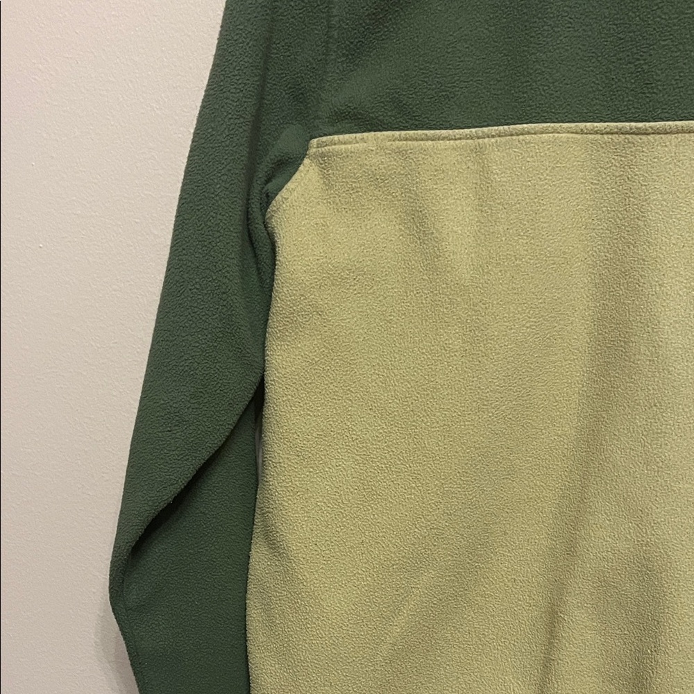 Patagonia Women's Green and Tan Fleece Pullover - Picture 10 of 13